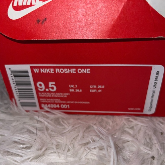 nike shoes - Picture 2 of 3